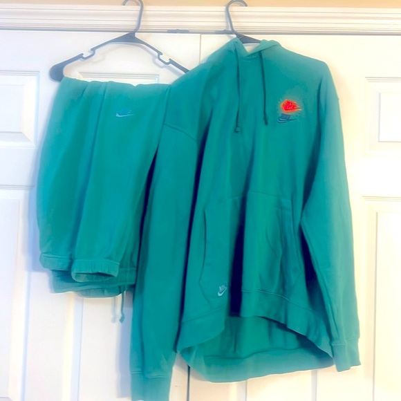 Nike green jumpsuit/ Maroon Jumpsuits Bundle - Picture 4 of 6